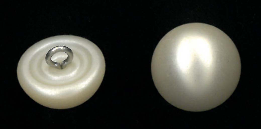 MATT HALF ROUND PEARL BUTTON - SIZE 15 - CHAMP